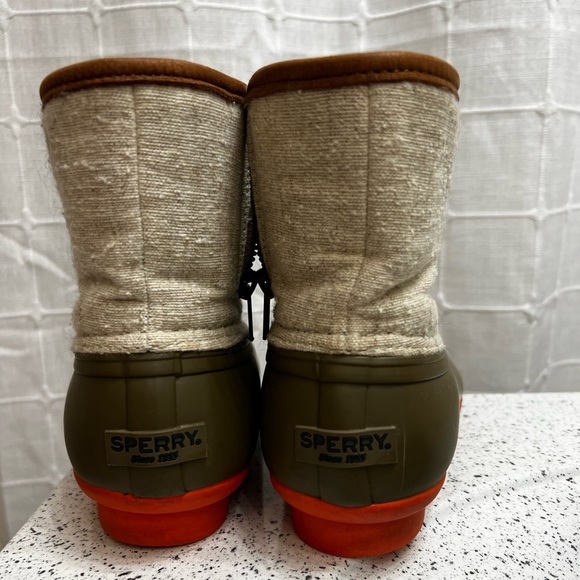 Like new 6.5 Sperry - Picture 2 of 4